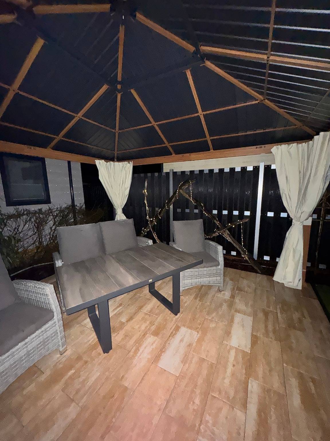 Wohni 2 mit privater Terrasse und privatem Garten in Brandenburg an der Havel