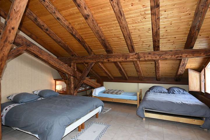 Gîte pour 18 personnes, avec jacuzzi ainsi que sauna et terrasse à Mieussy - 4