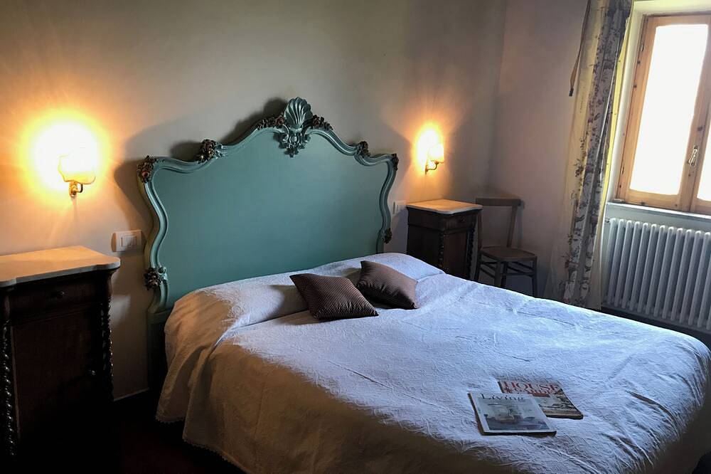 Cozy farmhouse nestled in the greenery of the sacred area of ancient Caere in Cerveteri, Provincia de Roma