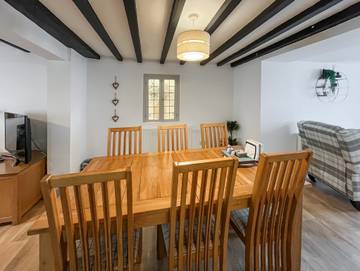 Holiday Rental for 7 People in Beaumaris, Isle of Anglesey, Photo 2