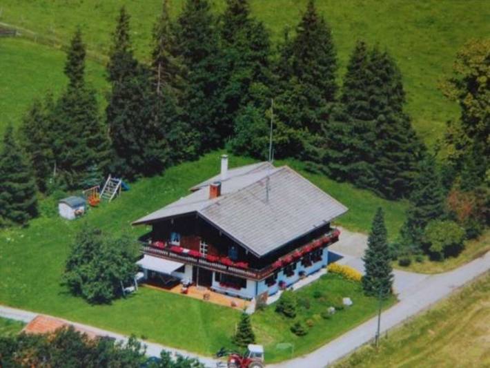 Ferienwohnung für 5 Personen, mit Garten und Balkon sowie Ausblick, kinderfreundlich in Miesbach
