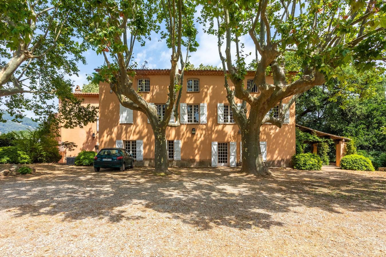 Maison de vacances « Grand Mas Provençal - 9 ch - 18 pers » avec vue montagne, piscine privée et Wi-Fi in La Farlède, Côte méditerranéenne (France)