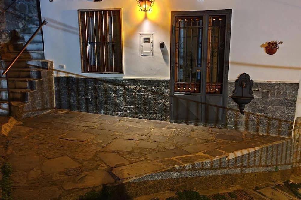 Entire apartment, House Le Antiche Mura in Castel Volturno, Caserta Province