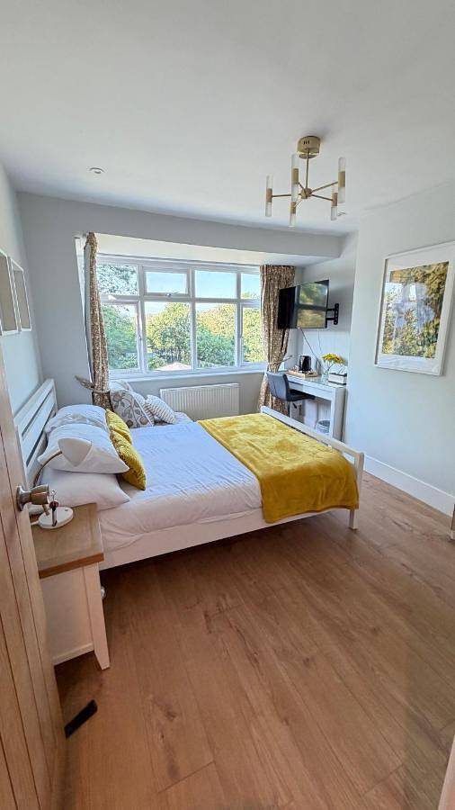 Greenview ensuite double bedroom 5 in Oxford, Oxfordshire