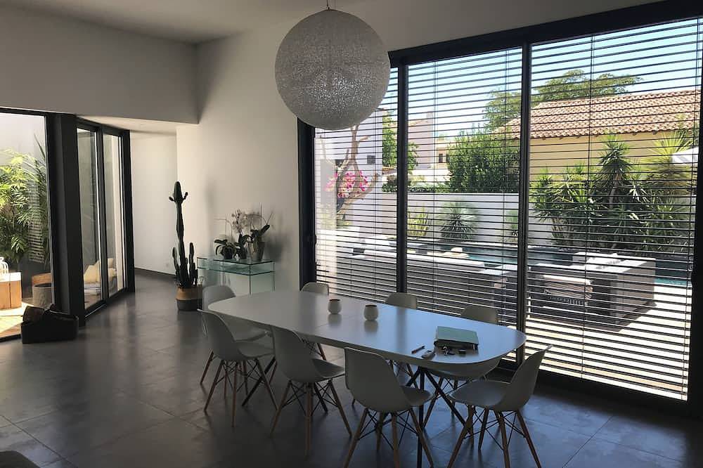 Quiet, high-quality family home with a swimming pool in Lattes, Costa mediterránea (Francia)