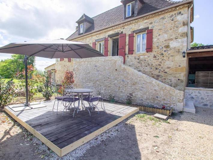Location de vacances pour 5 personnes, avec Terrasse ainsi que Jardin et Piscine à Saint-Sauveur (Dordogne)