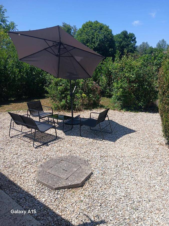 Gîte pour 4 personnes, avec jardin à Gurgy
