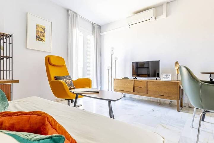 Entire apartment, The wall of Sevilla duplex in Casco Antiguo, Sevilla