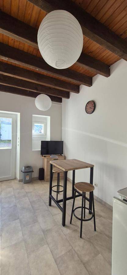 Appartement entier, Studio Rosanos vue sur lac in Saint-Vaury, Région de Guéret