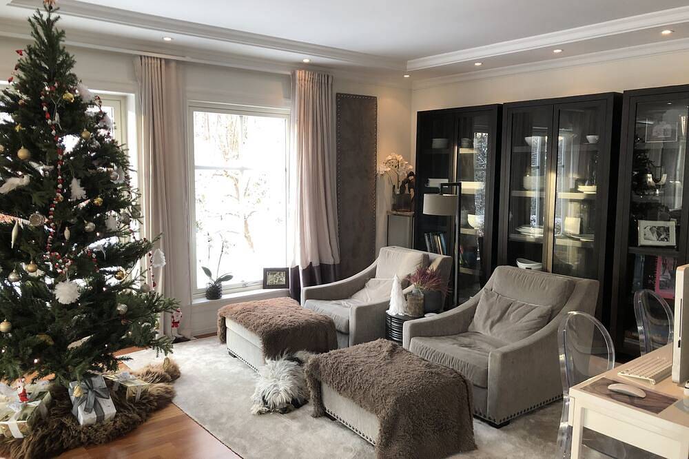 Luxuriöse Familienvilla in reizvoller Umgebung, Aussicht und Nähe zum Meer und zur Natur in Asker