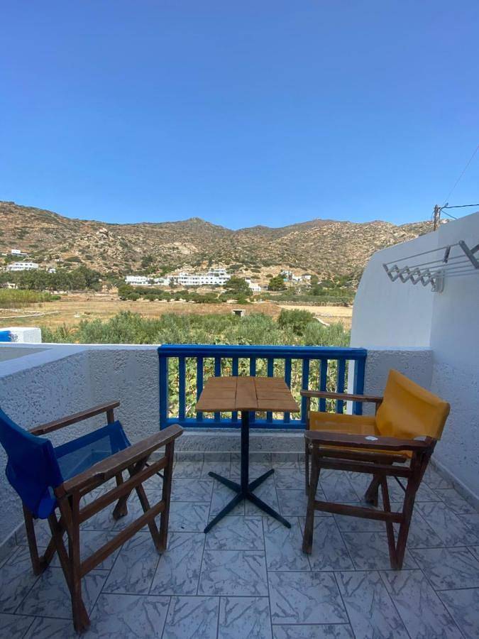 Deep Blue Rooms & Apartments in Mylopotas, Íos