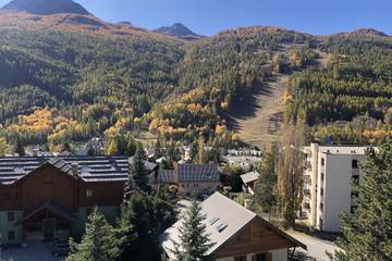 Gîte pour 4 personnes, avec terrasse, adapté aux familles à Saint-Chaffrey