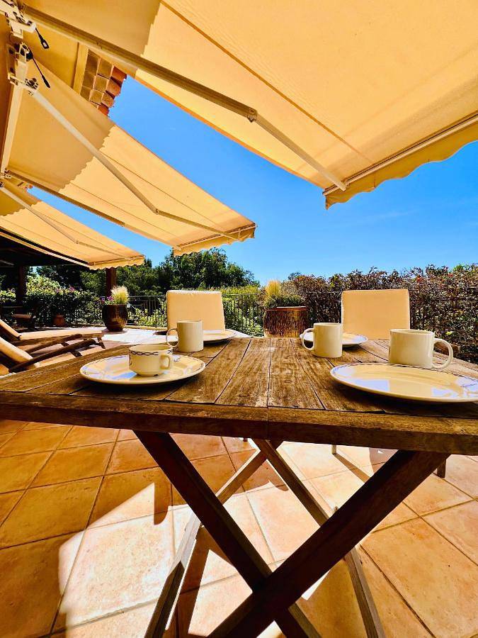 Location de vacances pour 11 personnes, avec jardin ainsi que piscine et vue dans Plage Du Pradeau - 3