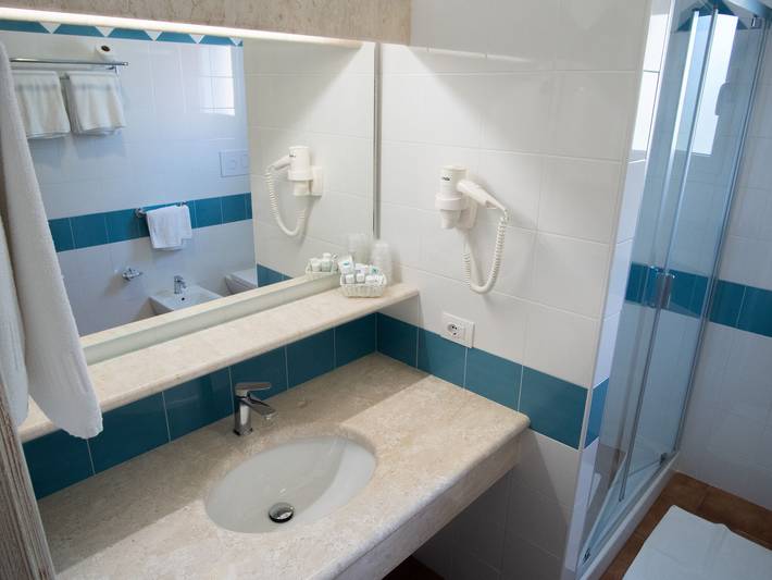 Gîte pour 4 personnes, avec terrasse ainsi que balcon/terrasse et piscine, adapté aux familles dans Orosei - 4