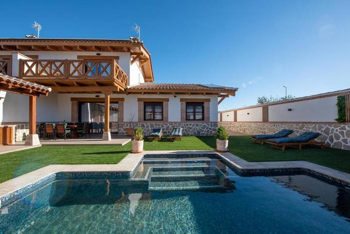 Casa rural para 6 personas, con vistas además de jardín y piscina en Montes de Toledo - 2
