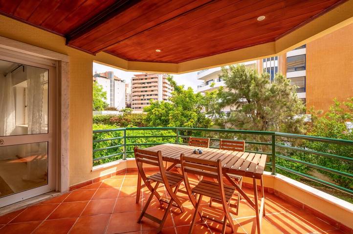 Ganze Wohnung, Ferienwohnung für 4 Personen mit Pool in Cascais e Estoril, Costa de Lisboa