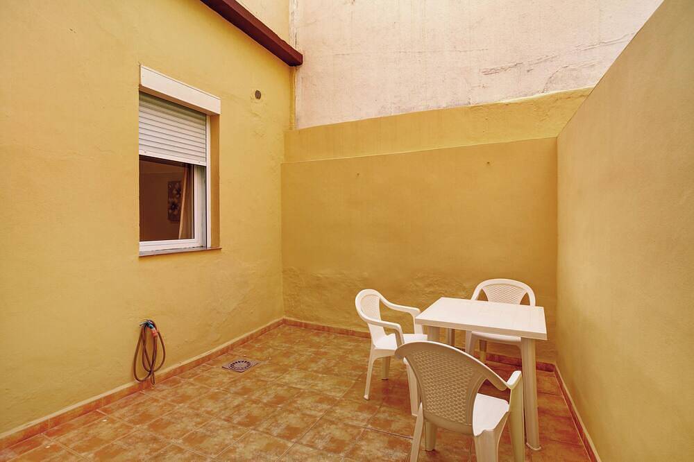 Entire apartment, Apartment 'Santa Cruz De La Palma Rubi 1' with Mountain View and Wi-Fi in Santa Cruz de La Palma, La Palma South
