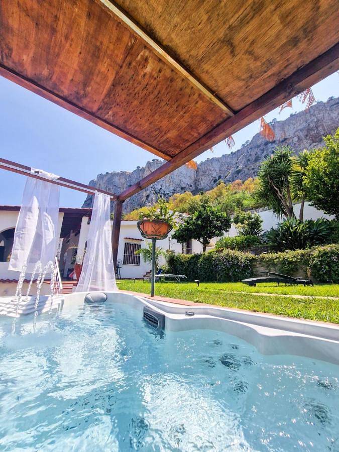 Villa per 2 persone, con idromassaggio e giardino, con animali domestici a Palermo