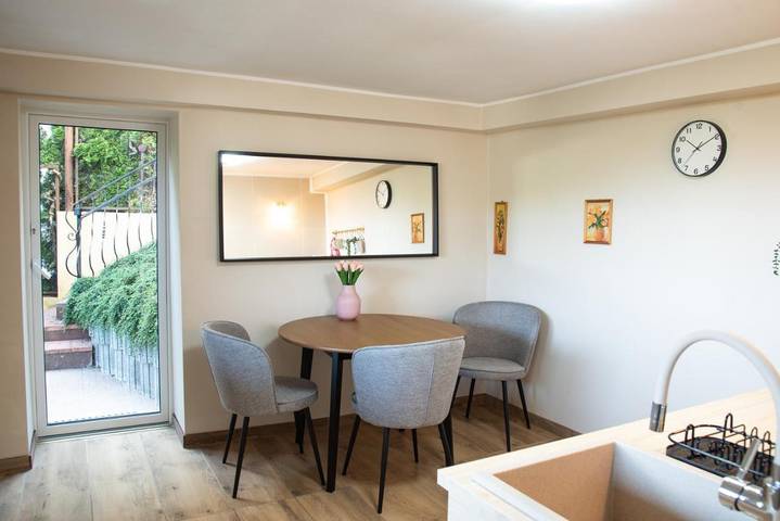 Apartament wakacyjny dla 6 osób, z Balkon i Taras oraz Ogród i Sauna w Redłowo