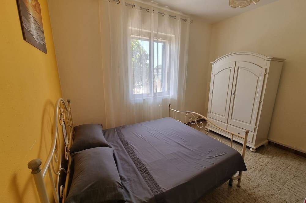 Villetta Iaculizzi with swimming pool in Salve, Gulf of Taranto