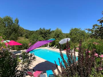 Gîte pour 2 personnes, avec piscine et terrasse, animaux acceptés à Figanières