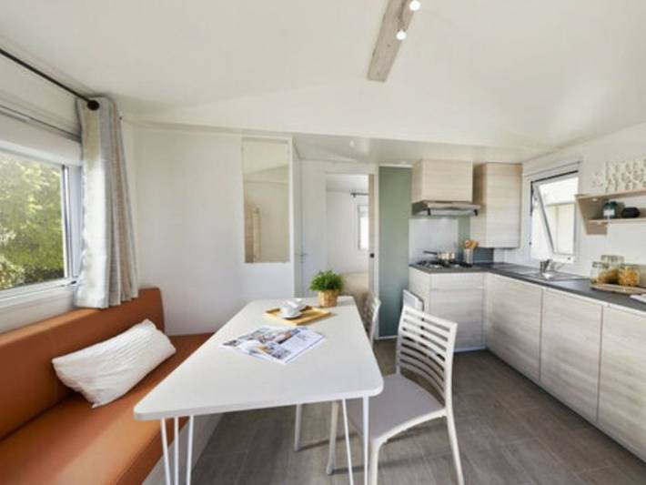 Camping pour 2 personnes, avec piscine et terrasse, animaux acceptés dans le Cantal - 2