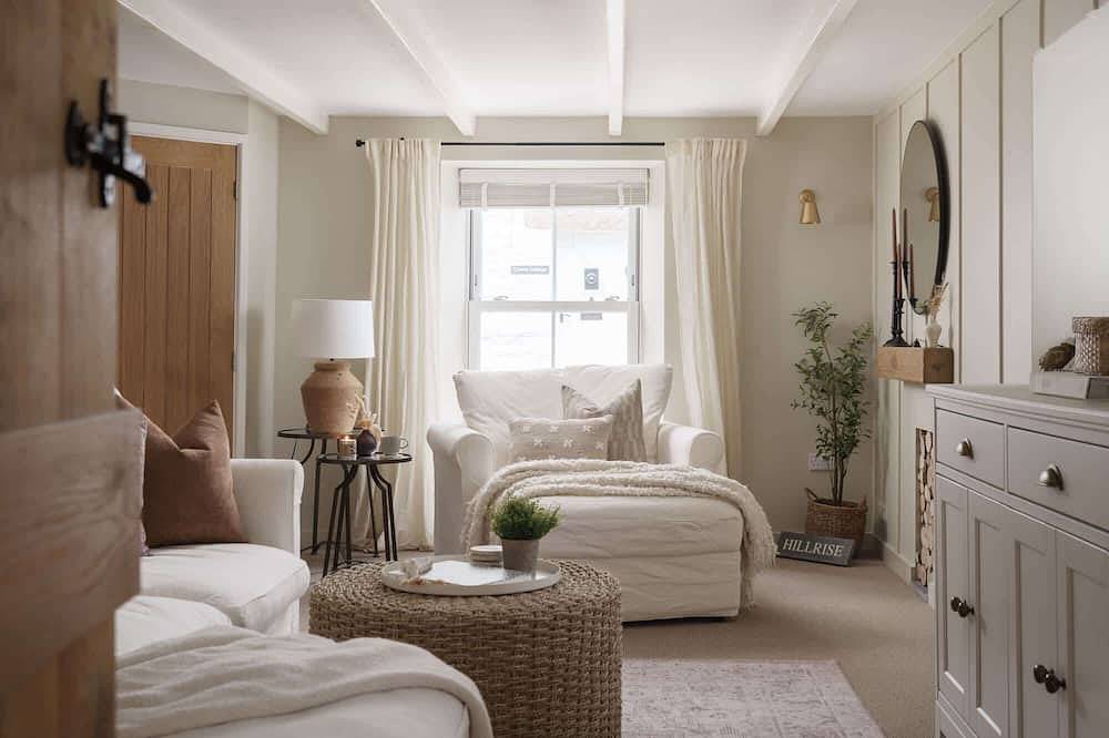 Luxury Cottage with Parking, Minutes to Beach and Restaurants in Porthleven, Cornwall