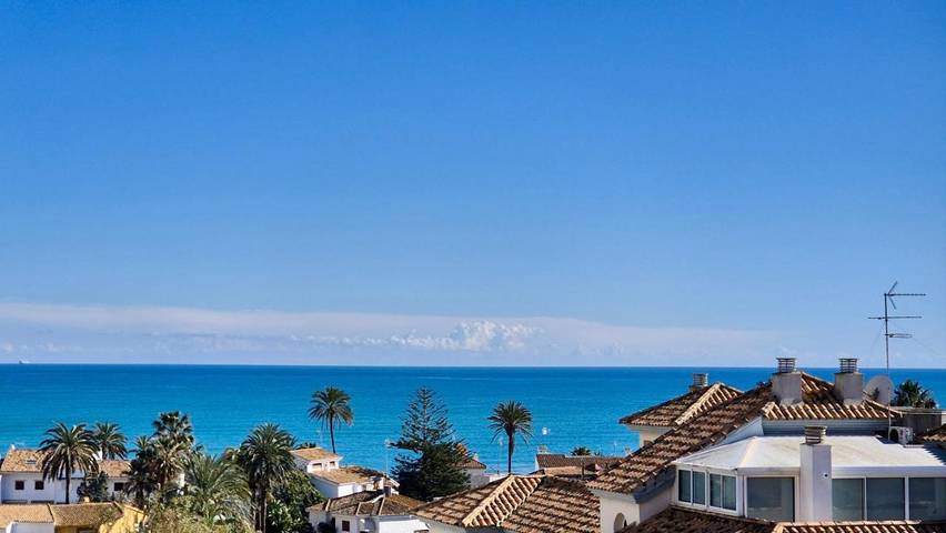 Apartamento para 6 personas, con vistas además de jardín y piscina en El Puig