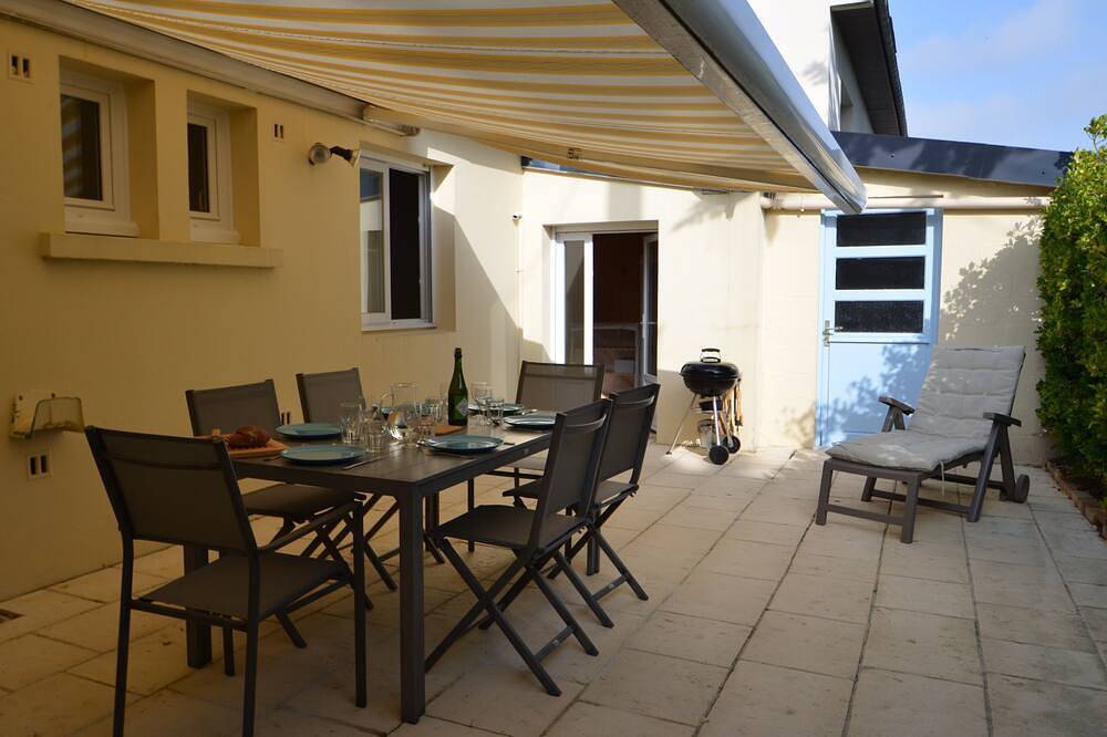 Villa en primera línea de mar en Hauteville sur mer. Costa oeste de Cotentin in Hauteville-sur-Mer, Coutances y alrededores