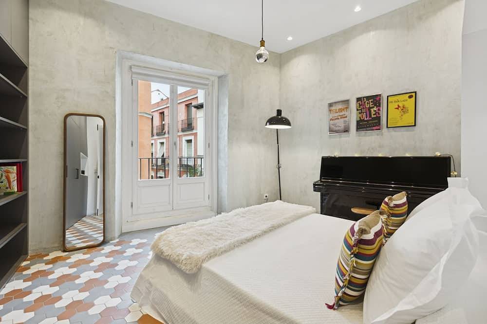 Entire apartment, Stylish Apartment in the Heart of Malasaña in Centro (Madrid), Madrid