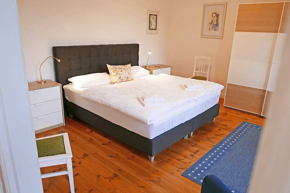 Ganze Wohnung, 110m² große, charmante Ferienwohnung \"Schleistern\" mit Kaminofen und großem, liebevoll bepflanzten Garten mit alten Baumbeständen, nur 400 m von der Schlei entfernt, eignet sich wunderbar für Paare und Familien, die sich abseits des Alltagstr... in Kopperby, Kappeln