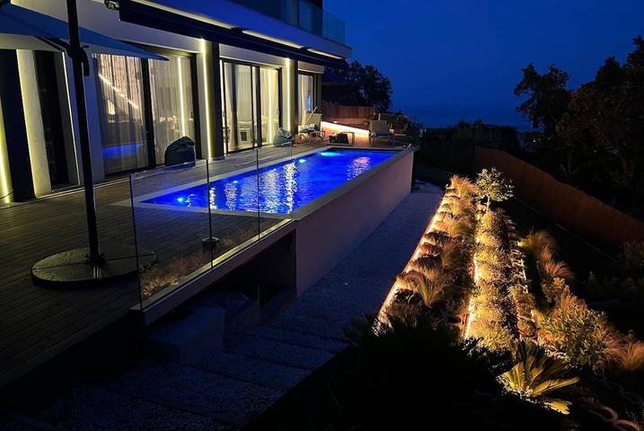 Gîte pour 2 personnes, avec vue ainsi que piscine et jardin, animaux acceptés dans Plage De La Raguette Mandelieu La Napoule