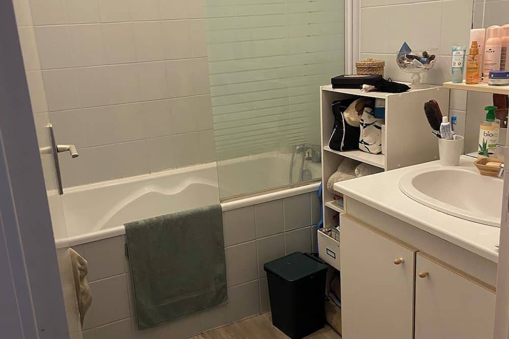 Entire apartment, Apparently T3 bright, crossing, downtown walk, parking, beaches 15 min in Quimperlé, Quimper region