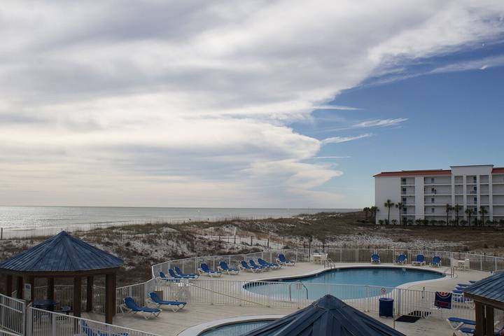 Vacation rental for 4 people, with balcony and pool by Orange Beach