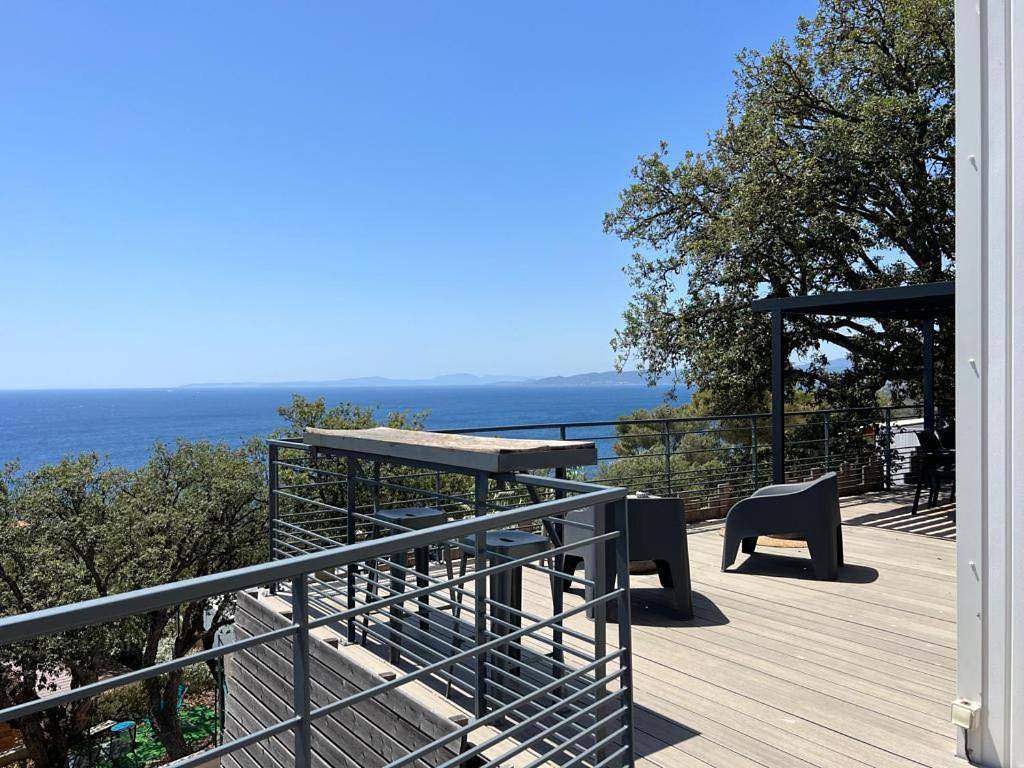 Bungalow Mobile Home de Luxe Vue Mer Ile d'Or Saint-Raphaël 4 personnes in Saint-Raphaël, Massif de l'Esterel