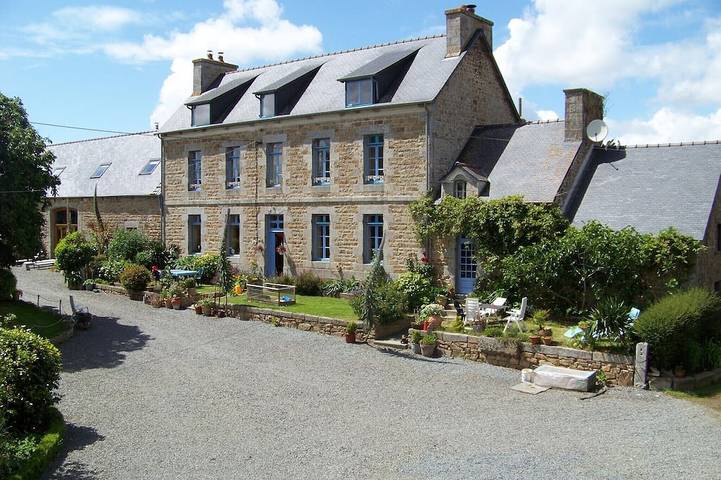 Location de vacances pour 8 personnes, avec piscine ainsi que sauna et jardin à Prat - 3