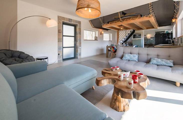 Location de vacances pour 8 personnes, avec jardin et vue à Albiez-le-Jeune