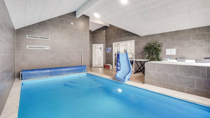 Ferienhaus für 16 Personen, mit Sauna und Garten sowie Terrasse