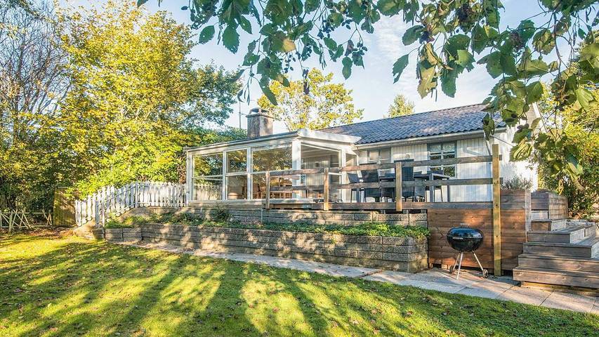 Ferieudlejning for 7 personer, med have i Hvidbjerg Strand