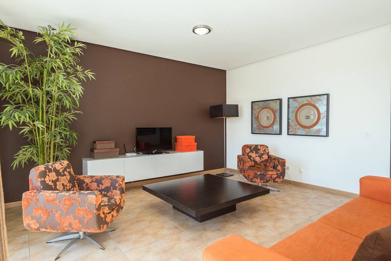 Ganze Wohnung, Ferienwohnung für 8 Personen mit Balkon in Praia da Rocha, Portimão