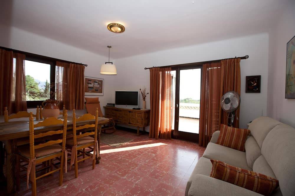 Appartement entier, Vue sur la mer, parking, Wifi, caméras sur la terrasse 25 m2, jardin de 1000 m2 in El Mas Fumats, Roses