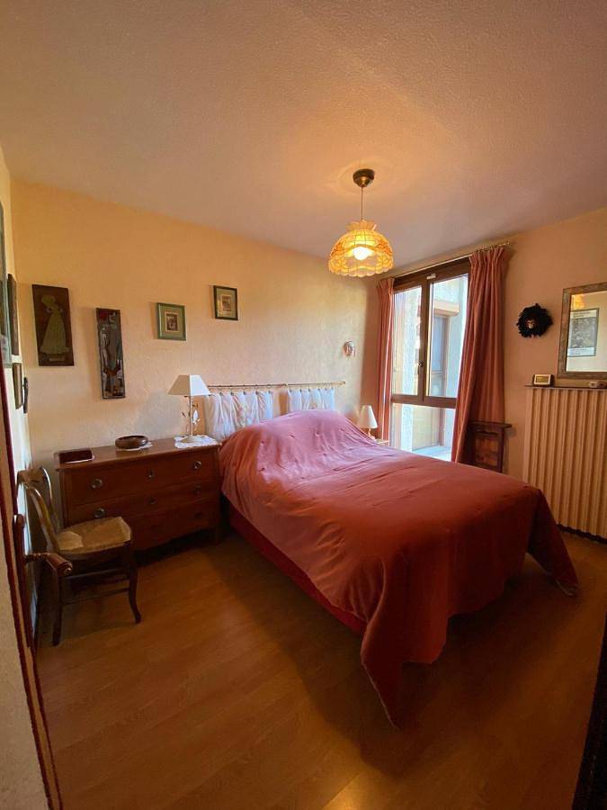 Location de vacances pour 12 personnes, avec vue et jardin, animaux acceptés à Thiers - 4