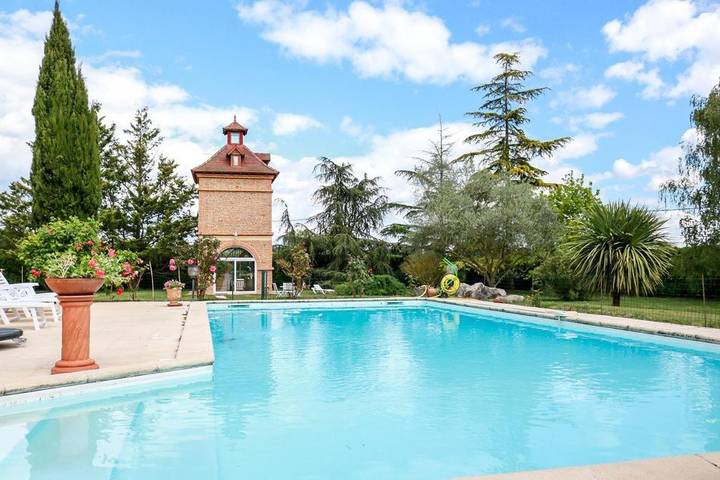 Chambre d’hôte pour 6 personnes, avec Terrasse ainsi que Jardin et Piscine dans Ondes