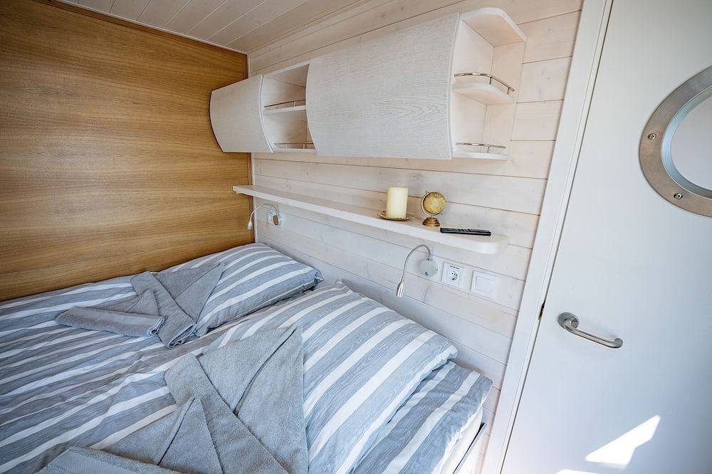 Hausboot 'Woma D12 Dawn' mit Seeblick, Wlan und Klimaanlage in Röblinsee, Fürstenberg/Havel