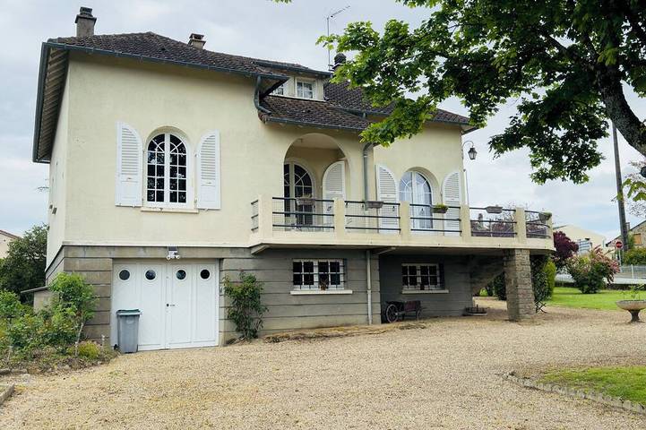 Location de vacances pour 5 personnes, avec balcon à Saint-Sulpice-les-Feuilles