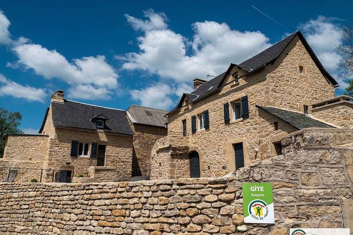 Location de vacances pour 10 personnes, avec jardin à Sainte-Eulalie-d'Olt