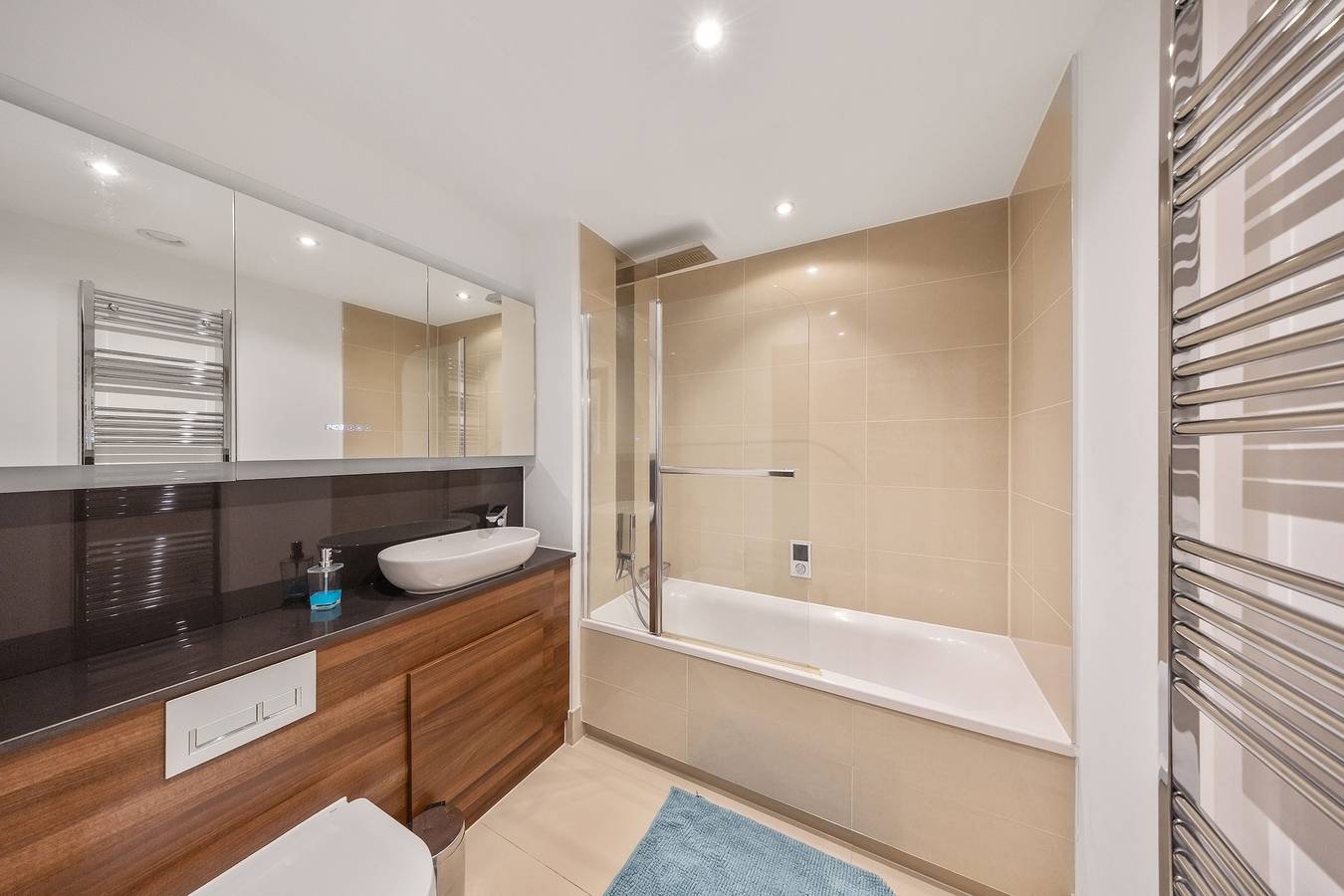 Ganze Ferienwohnung, 2-Bed Flat, Sleeps 4 - Parking & Wheelchair Access in Kent