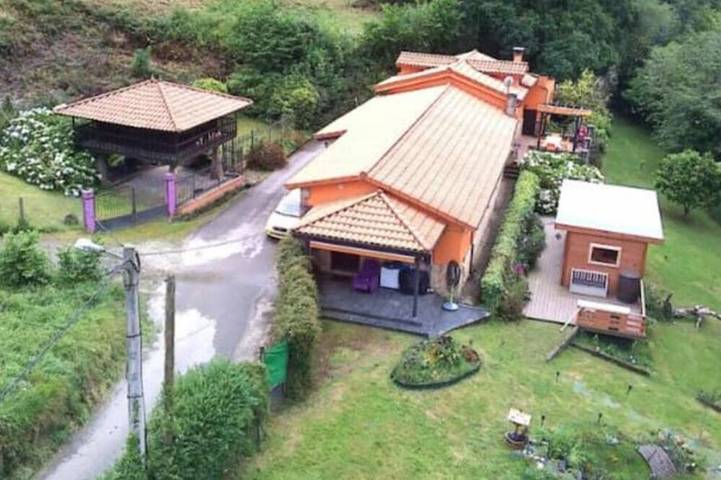 Cottage for 9 people, with sauna and garden as well as hot tub and terrace - 1