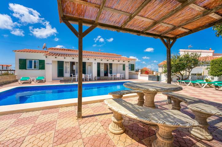 Casa de vacaciones familiar "Villas Vanessa & Ruth" con piscina y terraza in Cala en Porter, Municipio de Alaior
