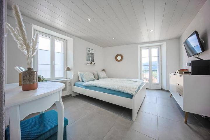Chambre d’hôte pour 4 personnes, avec vue ainsi que vue sur le lac et terrasse dans Valais - 3